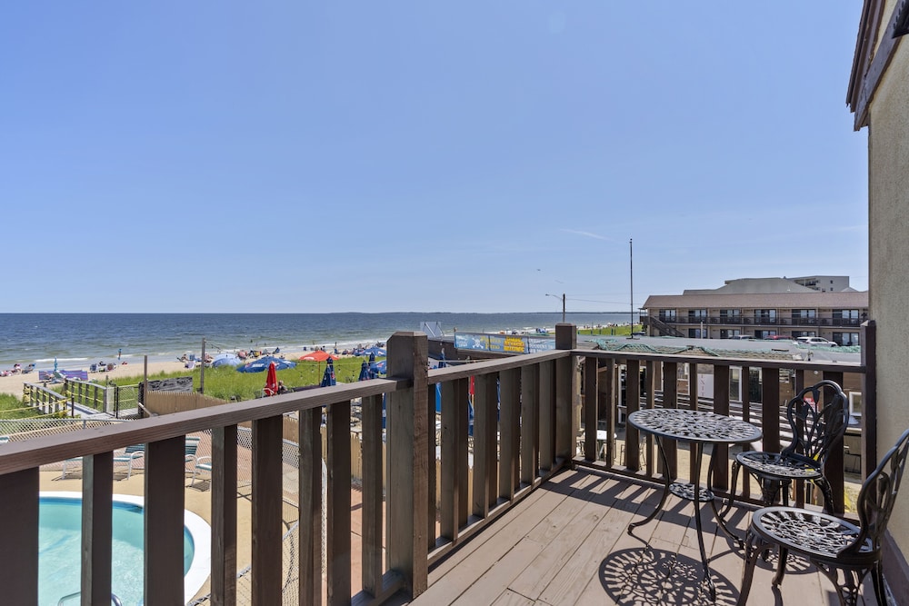 Pool Front Balcony with Kitchenette photo 1