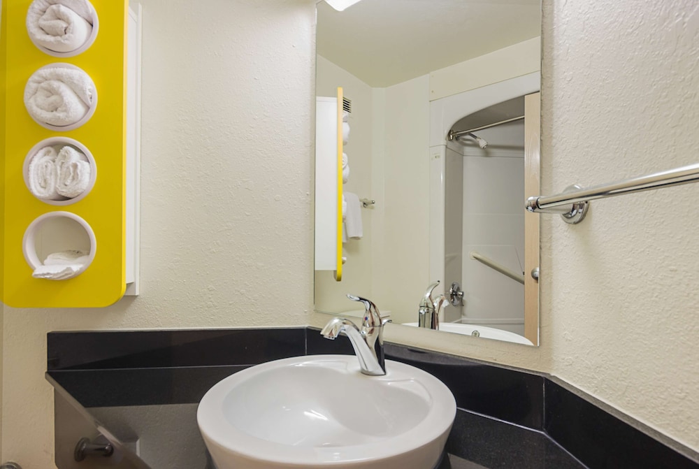 Motel 6 Whitby, ON - Toronto East, Fotografia 6