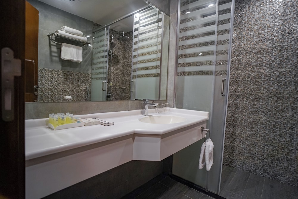 Standard Double or Twin Room - Photo 6