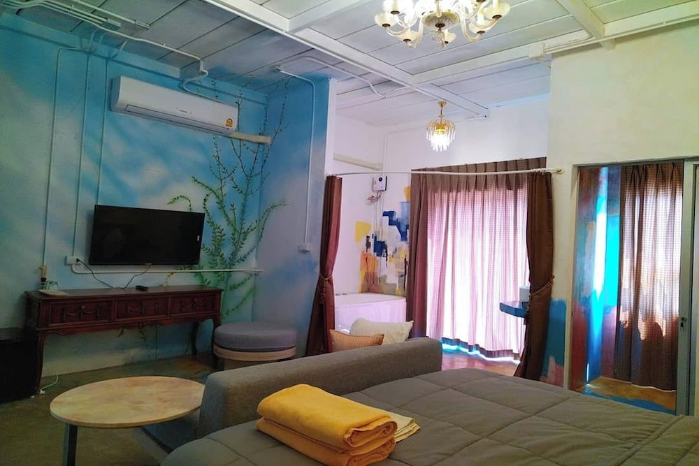 Deluxe Room - Photo 10