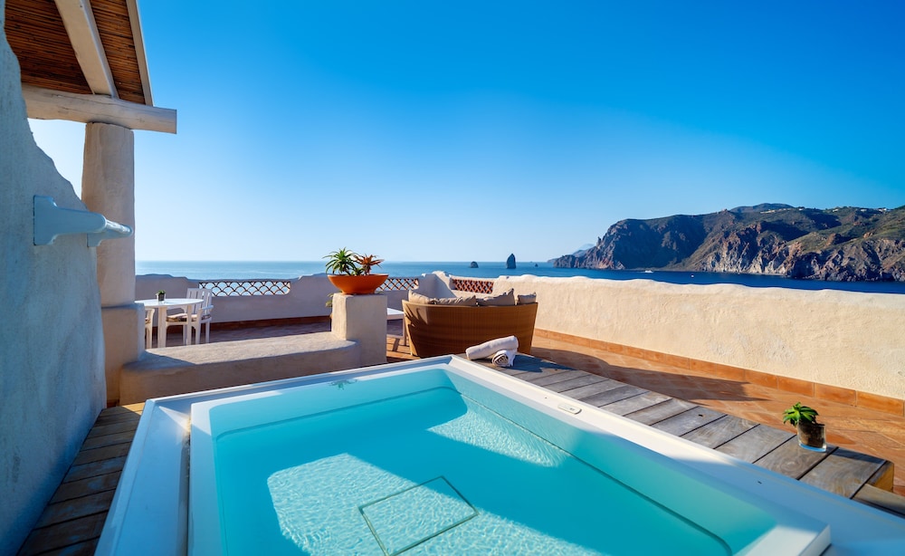 Superior Double Room, Hot Tub, Sea View