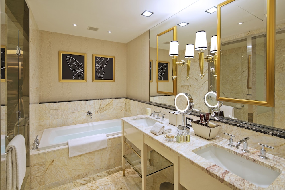 Deluxe Triple Room, 2 Double Beds