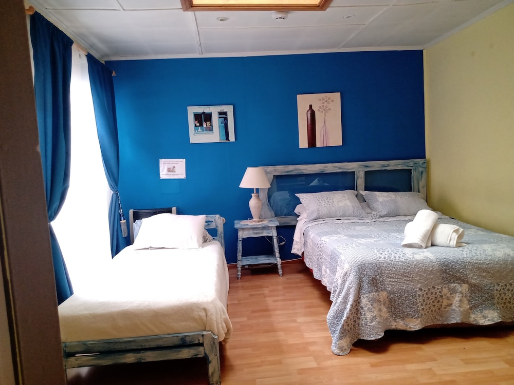 Family Triple Room, 1 Bedroom, Private Bathroom photo 3