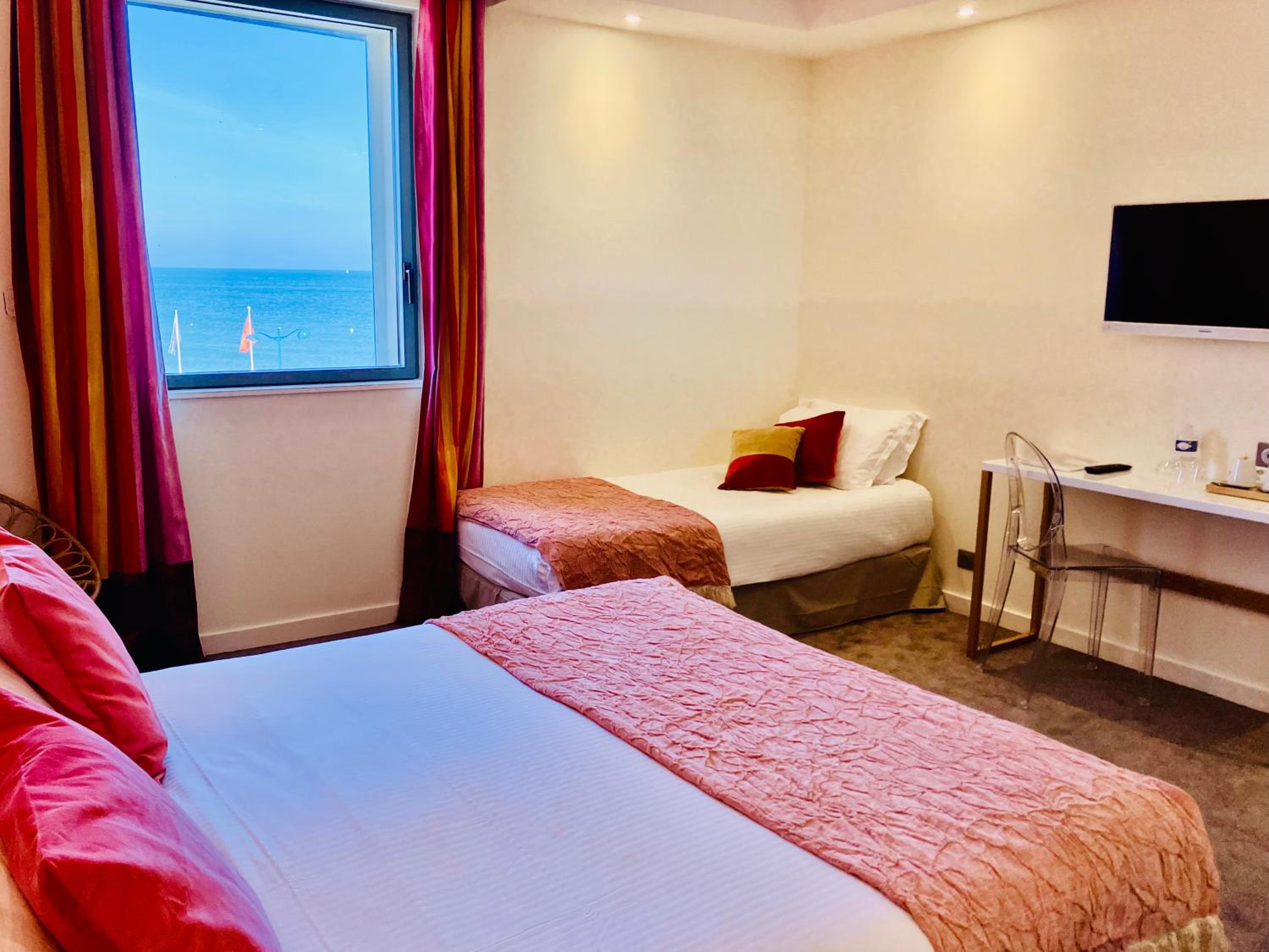 Family Room with Sea View photo 2