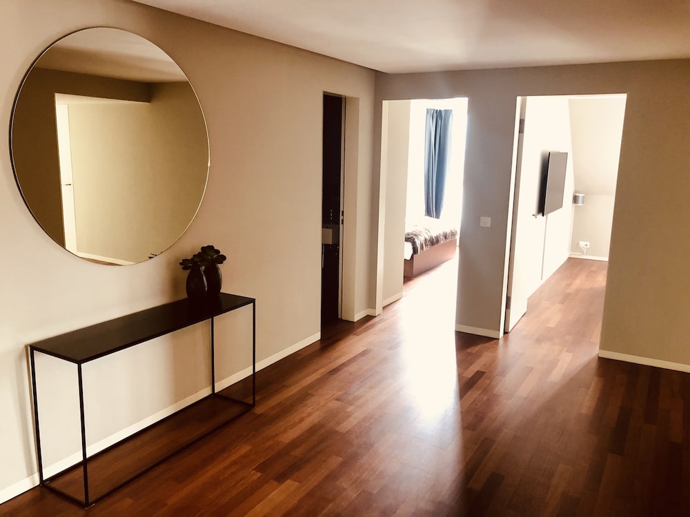 City Apartment, 3 Bedrooms, Lake View, Lakeside photo 2