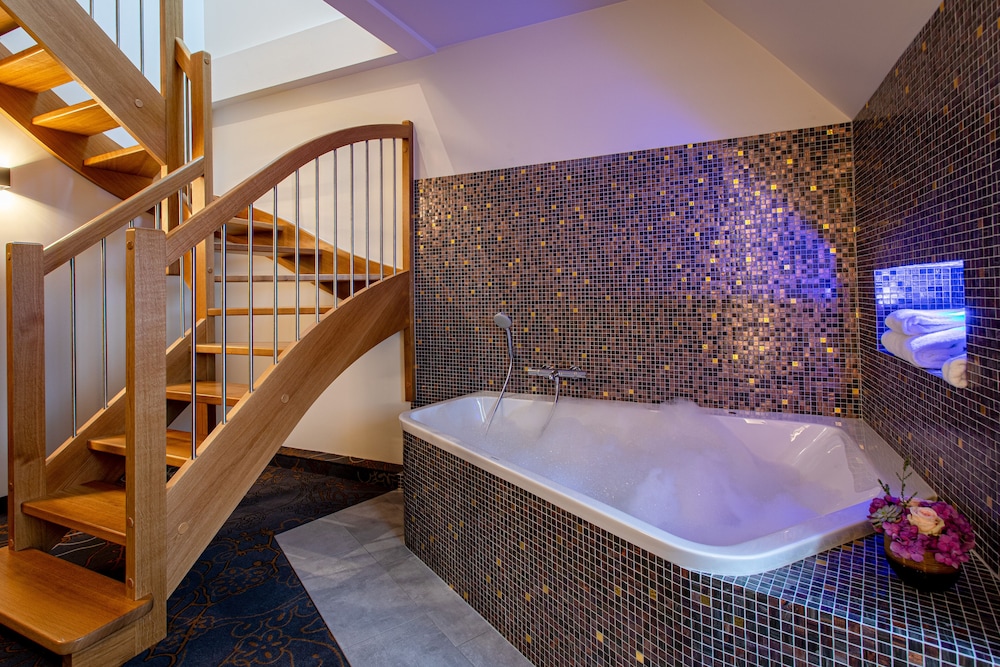 Premium Duplex, 1 King Bed with Sofa bed, Non Smoking, Hot Tub