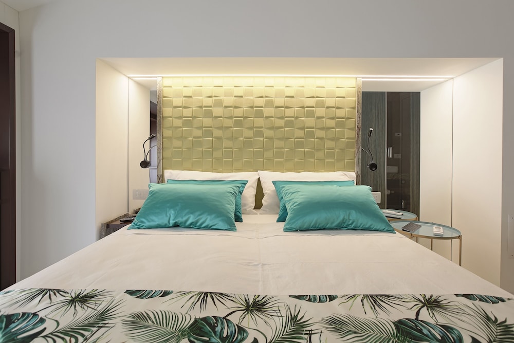 Deluxe Double or Twin Room photo 3