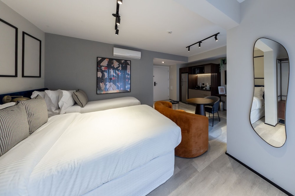 Family Studio Suite thumbnail 6