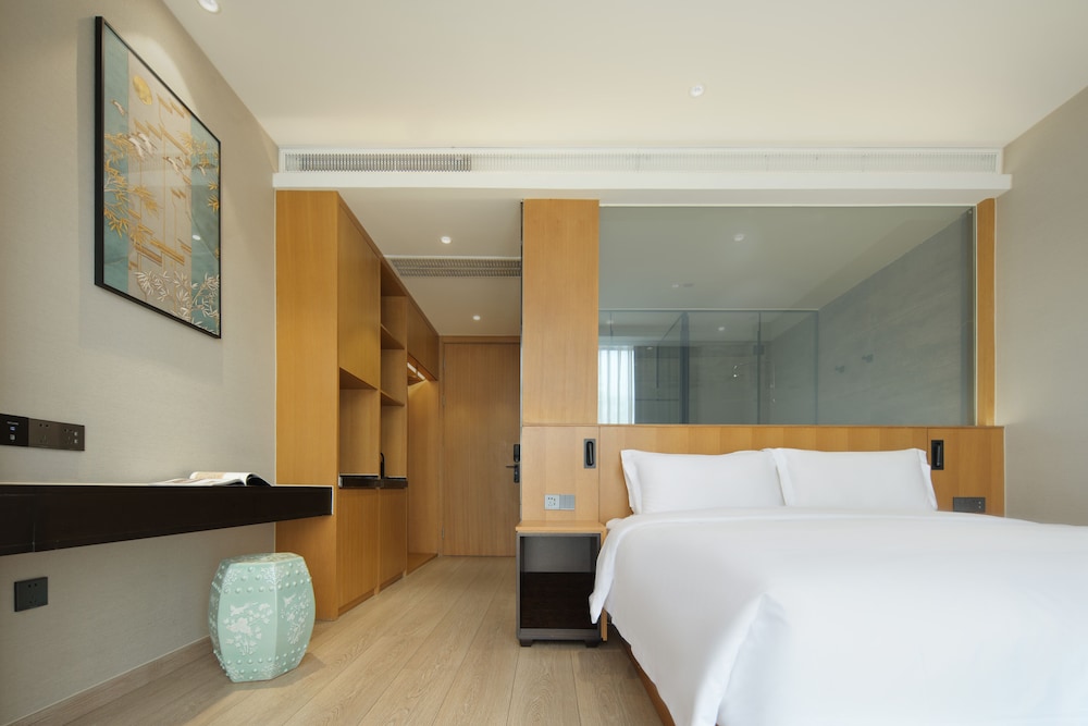Comfort Double Room, Canal View