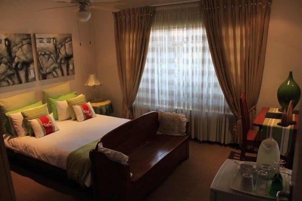 Queen Bedded Room With En-Suite Bathroom (2) photo 3