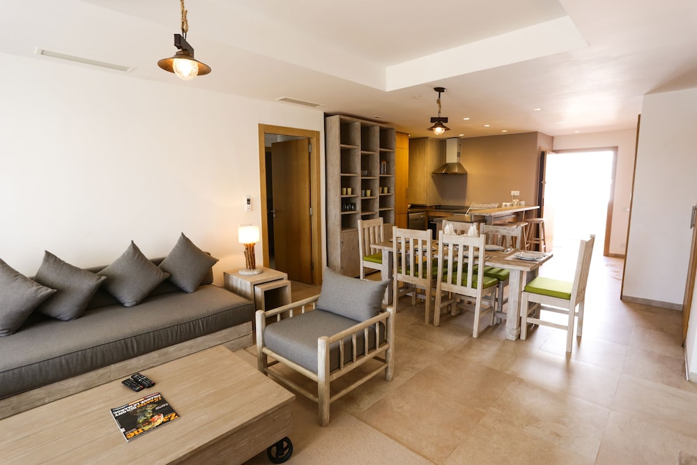 Premium Suite, Multiple Beds, Non Smoking, Pool View photo 1