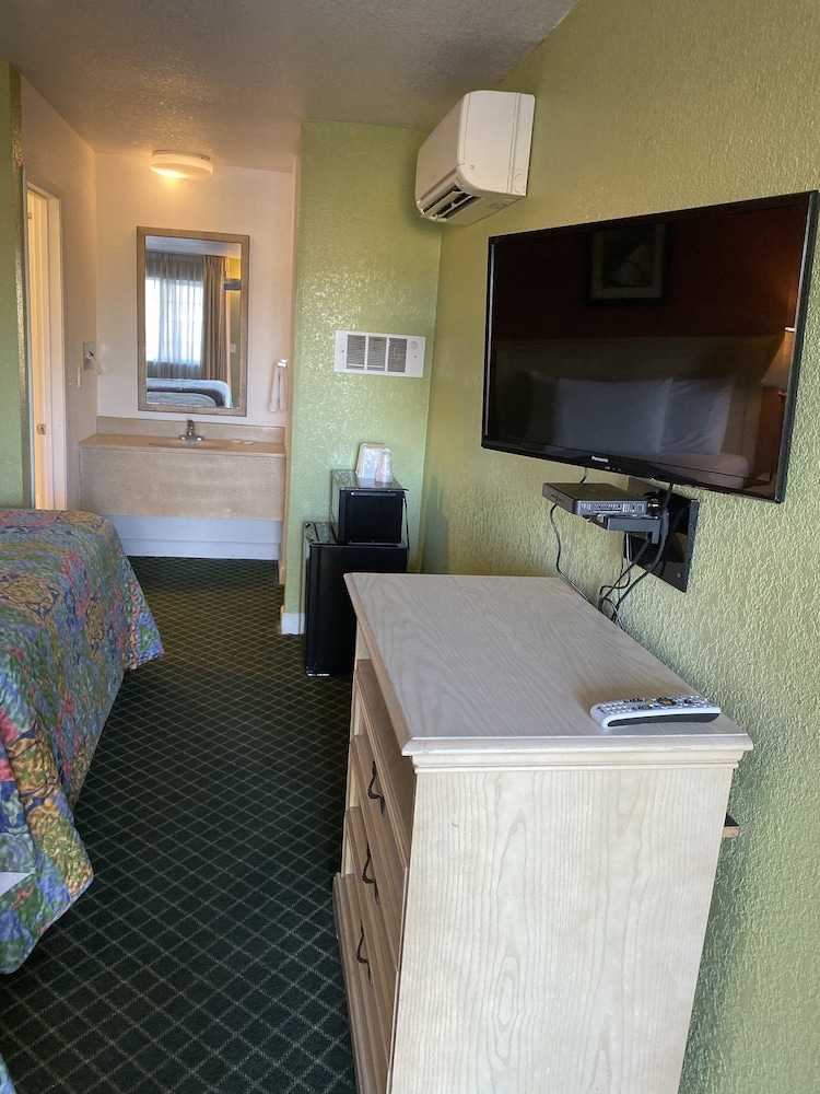 Standard Room, 2 Queen Beds - Photo 5