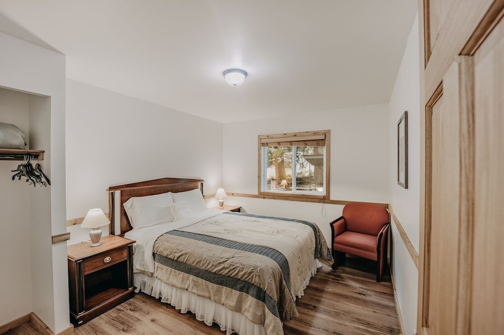 Cabin, Multiple Bedrooms photo 1