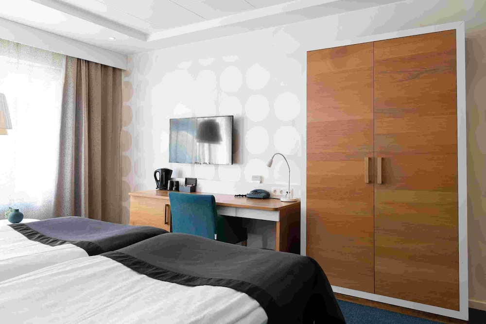Standard Double or Twin Room - Photo 8