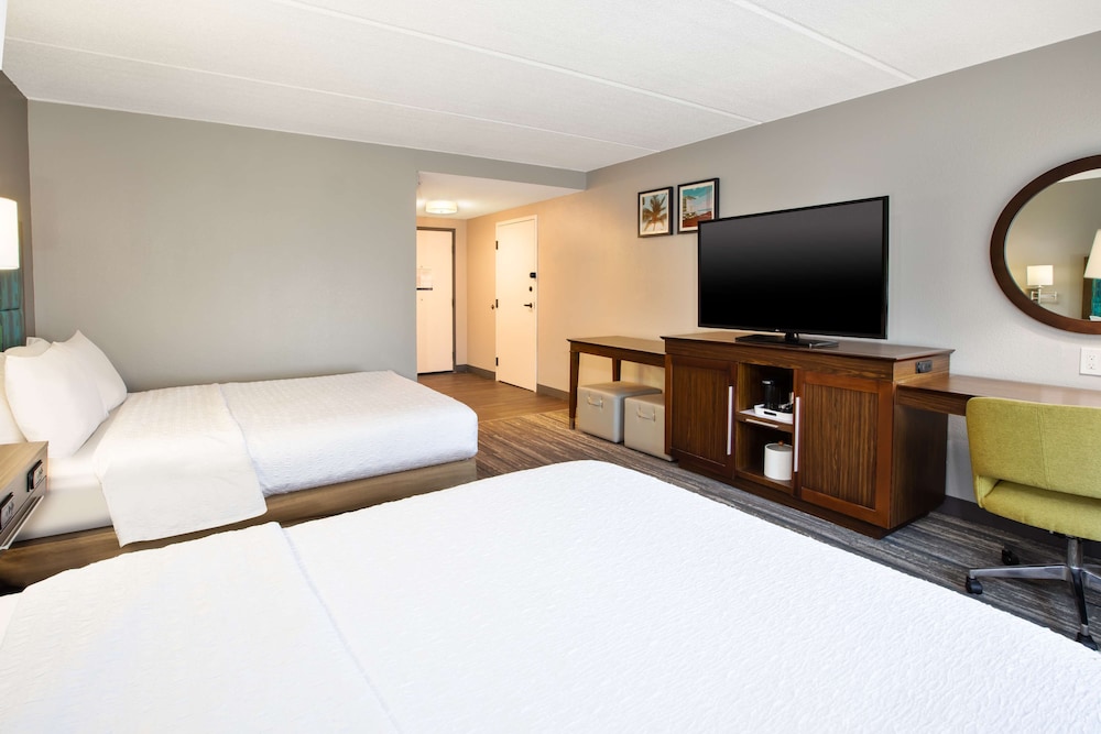 Room, 2 Queen Beds, Accessible, Non Smoking - Photo 2