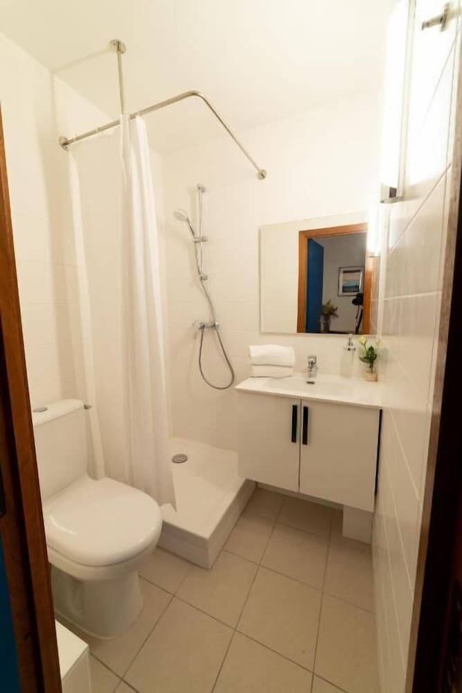 Standard Triple Room - Photo 9