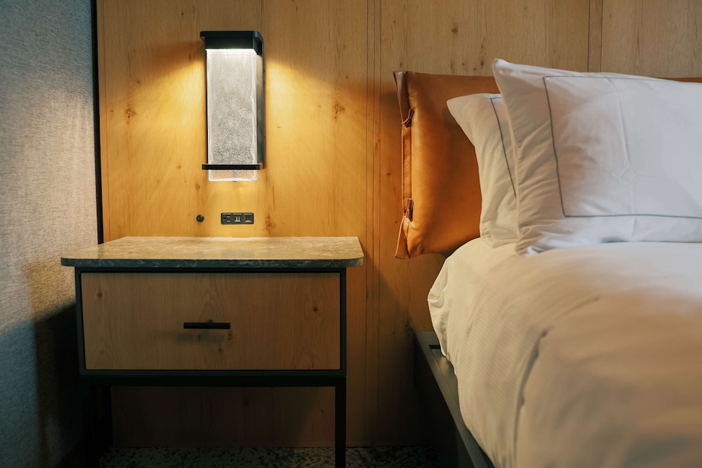 Deluxe Room, 2 Queen Beds, Accessible (Transfer Shower, Mobility) - Photo 6
