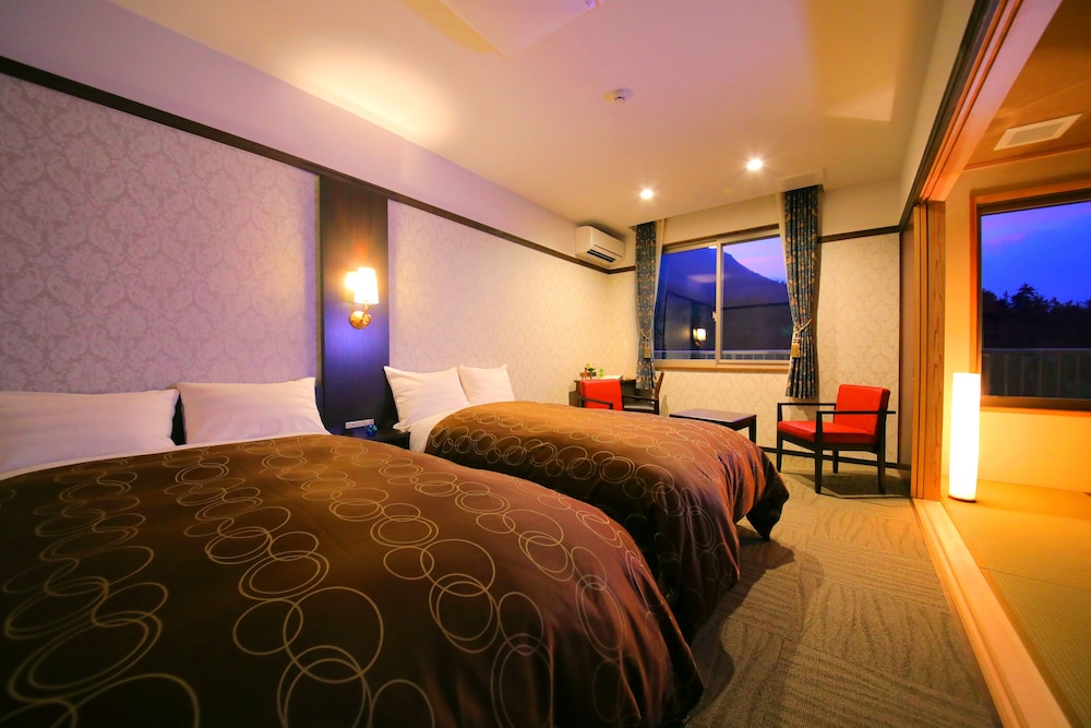 Japanese Western Style Room, Smoking photo 3