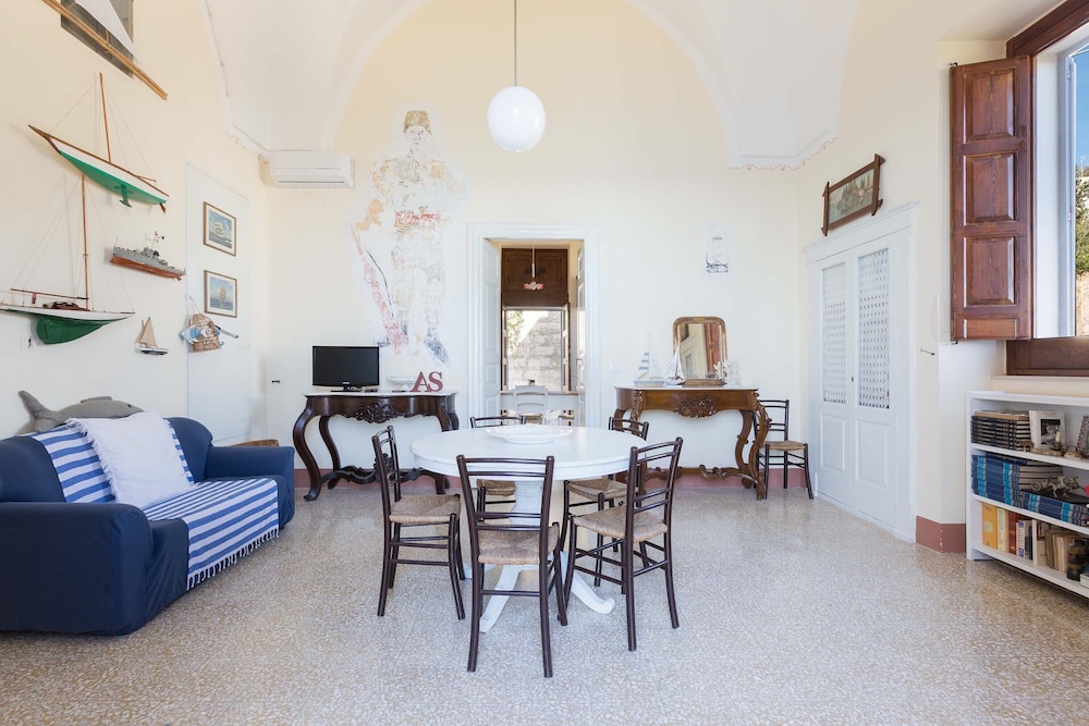 Villa photo 2