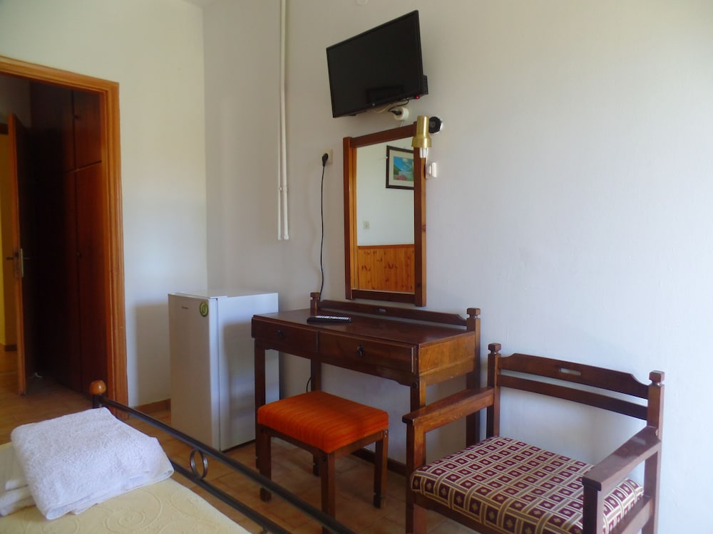 Quadruple Room - Photo 5