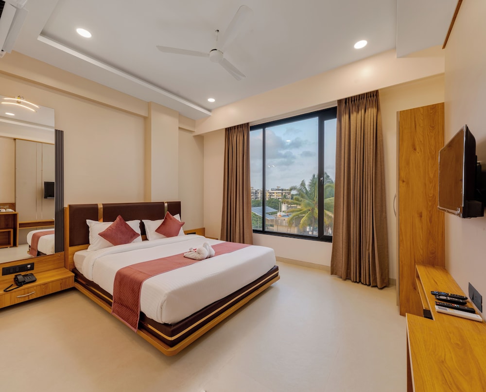 Deluxe Room AC