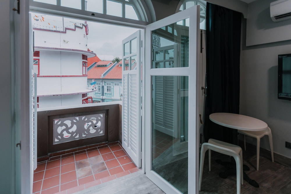 Family Room, Balcony photo 3