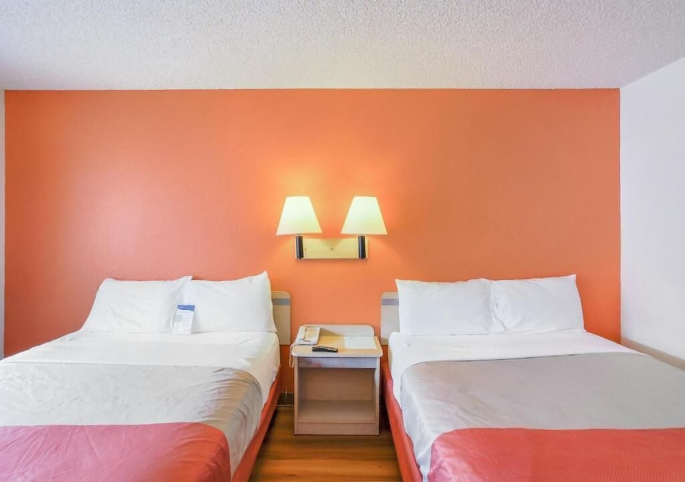 Deluxe Room, 2 Queen Beds, Non Smoking, Refrigerator photo 3