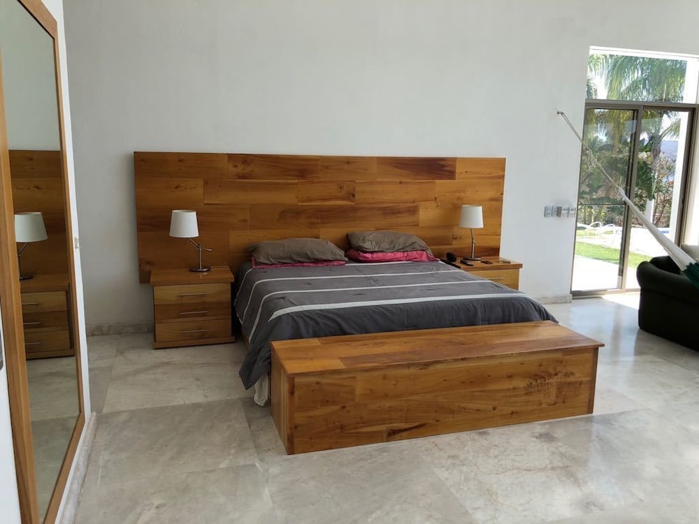 Deluxe House, 3 Bedrooms, Smoking, Lakeside photo 1