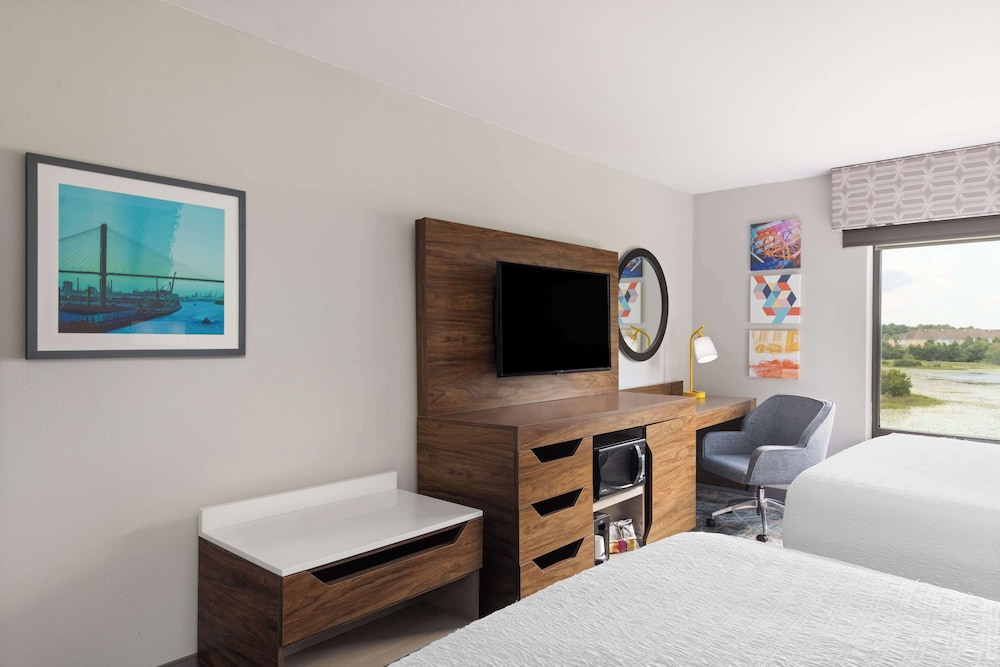 Standard Room, 2 Queen Beds, Lake View