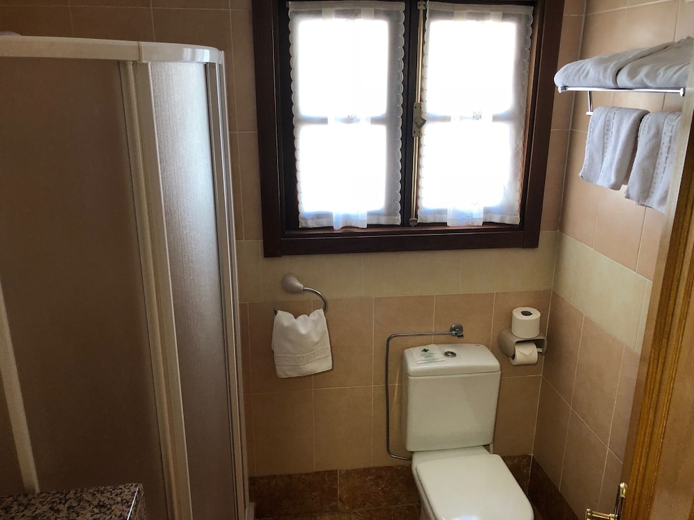 Standard Double or Twin Room photo 3