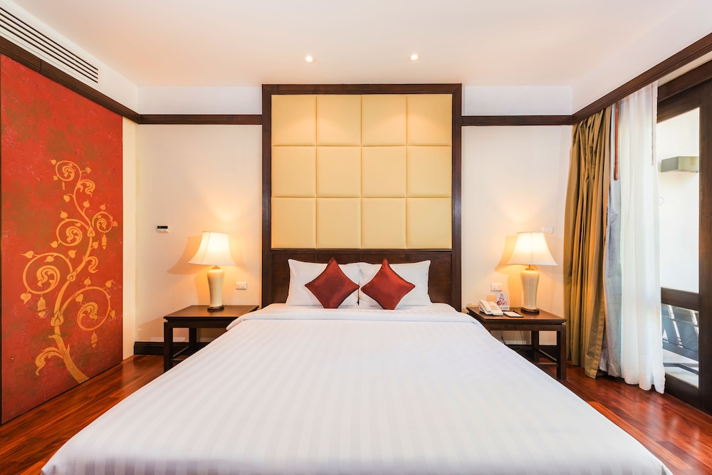 Grand Deluxe King Room - Photo 5