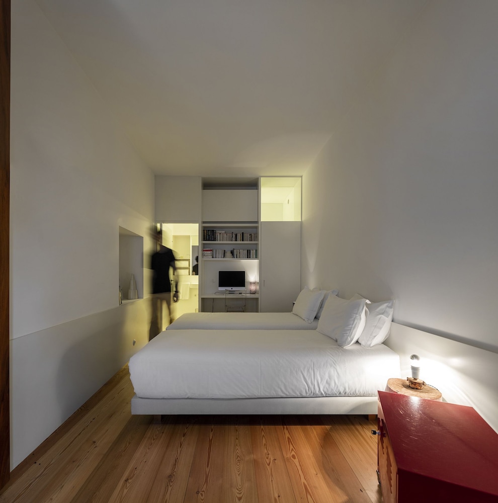 Double Room (Top Garden Room) thumbnail 5