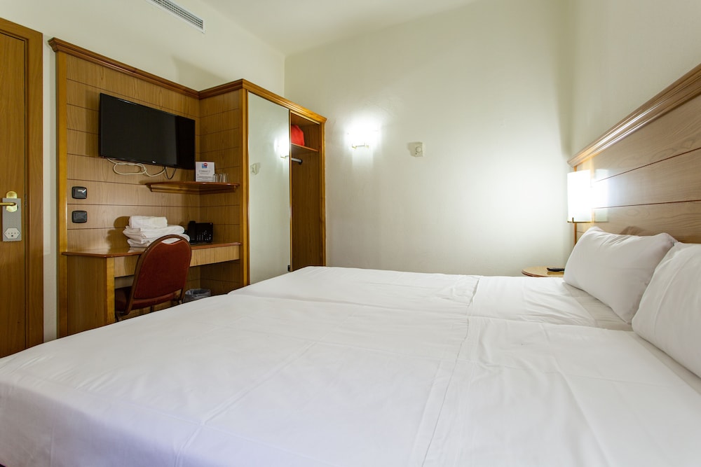 Double or Twin Room (Interior) - Photo 16
