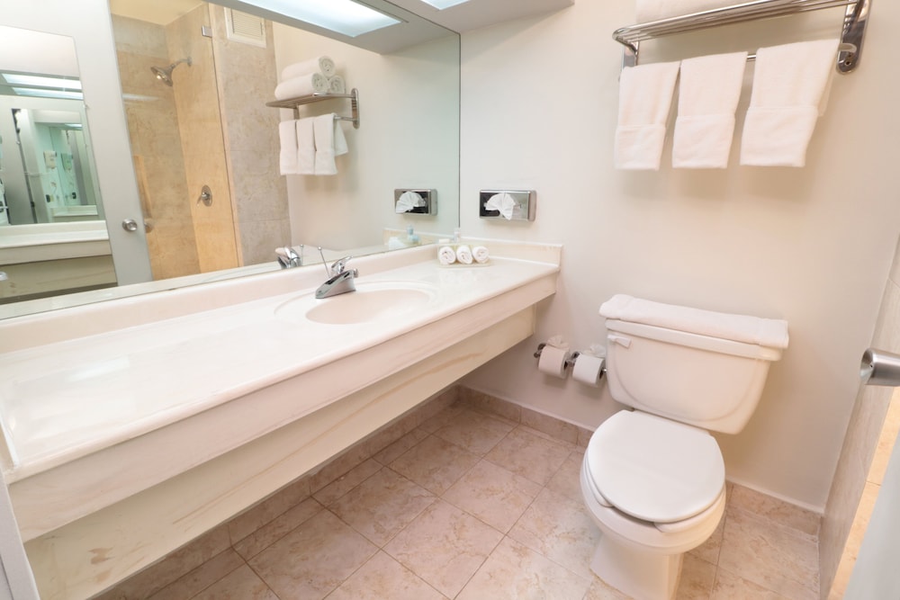 Standard Room, 2 Queen Beds, Ground Floor - Photo 8