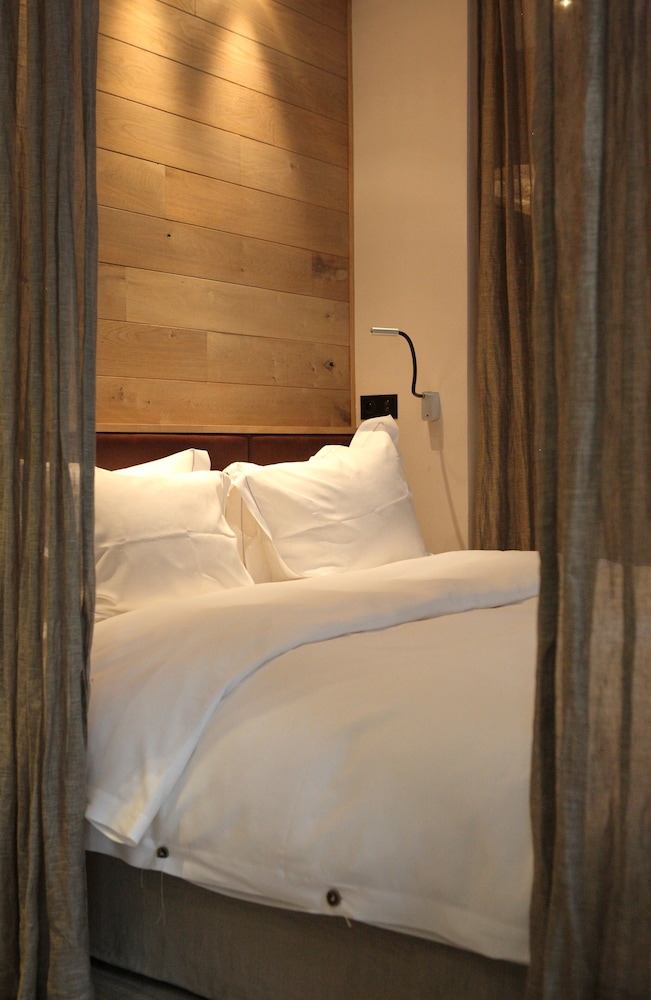 2 Rooms - Same Floor: Intuition Et Sensation