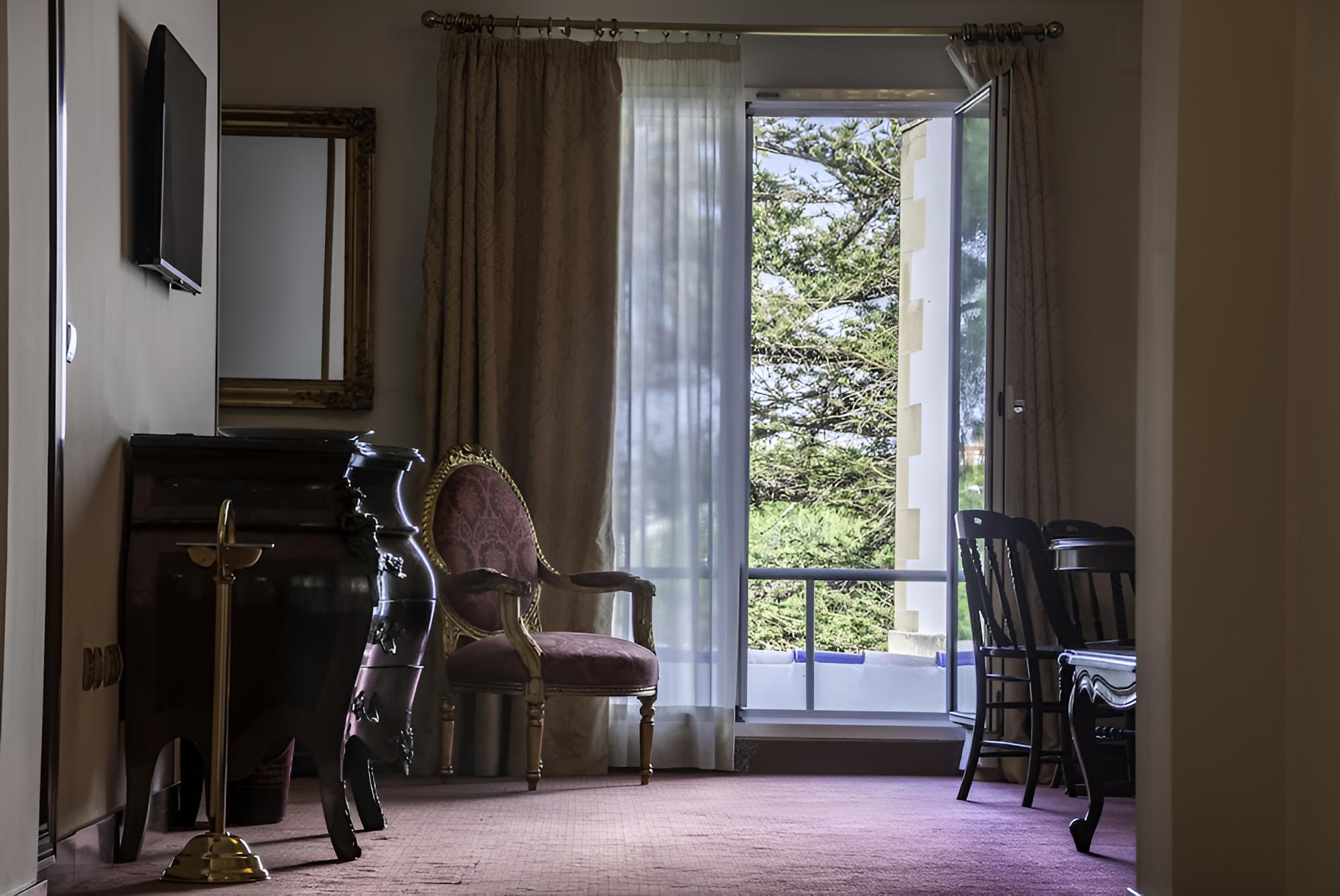 Presidential Suite (2 Adults + 2 Children) photo 2