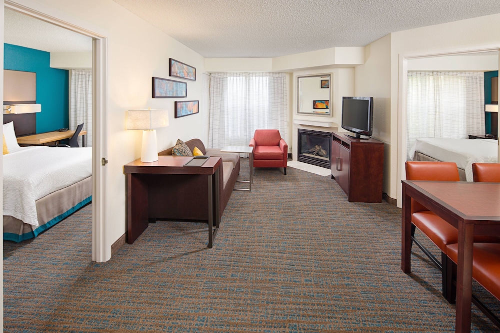 Suite, 2 Bedrooms - Photo 1