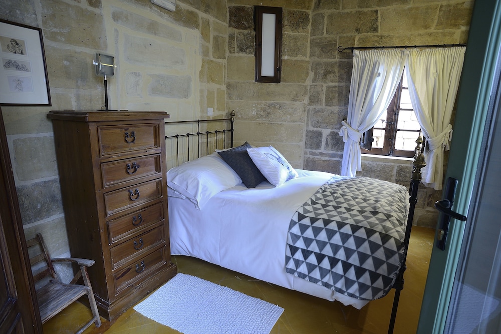 Comfort Double Room, Ensuite, Courtyard Area photo 2