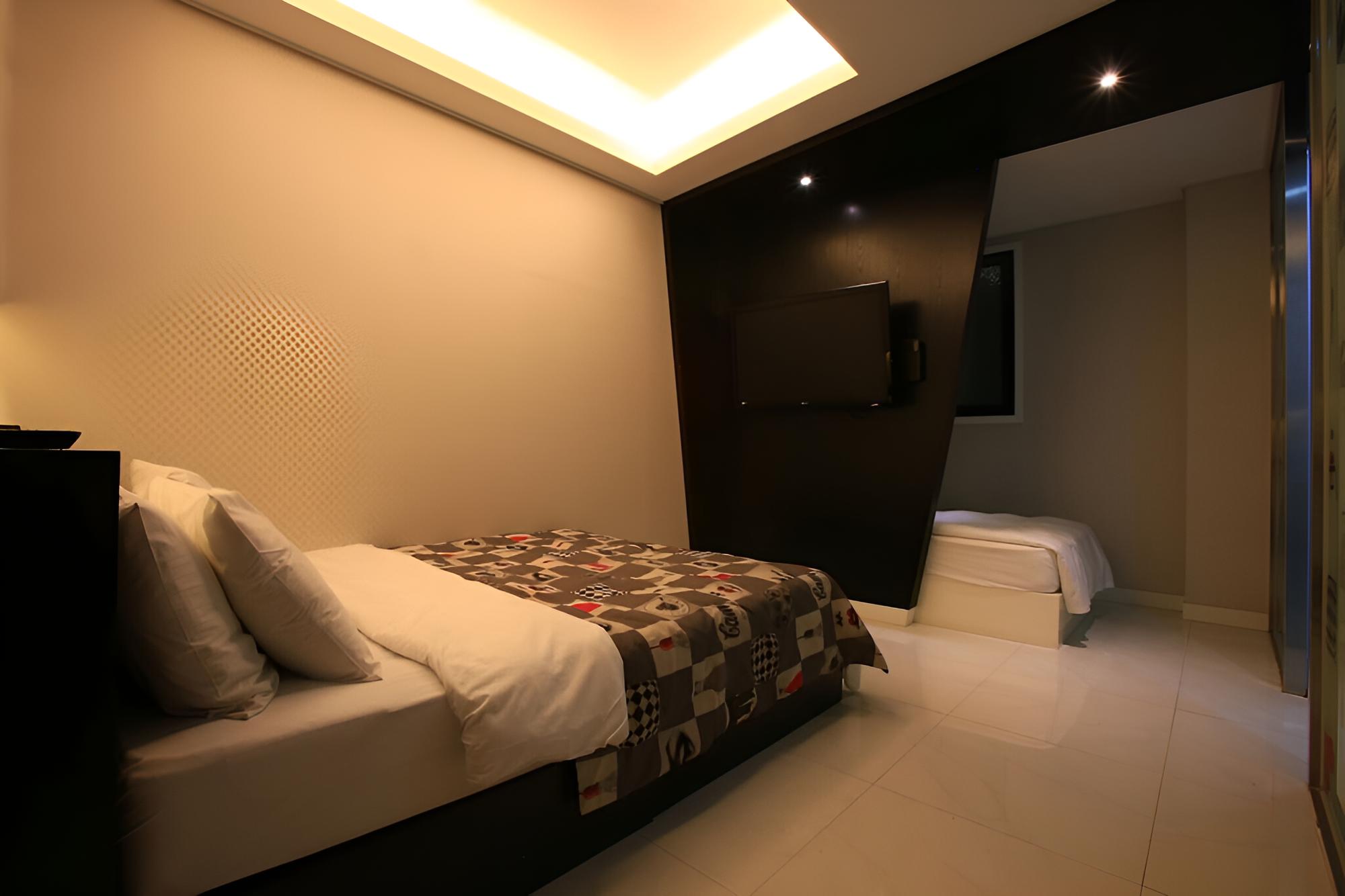 Room (Friend Room (3 People)) - Photo 1