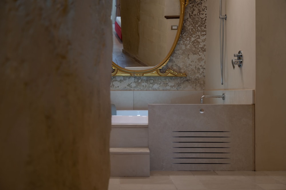 Deluxe Double Room, Hot Tub, Garden View (Camera delle Acque) - Photo 17