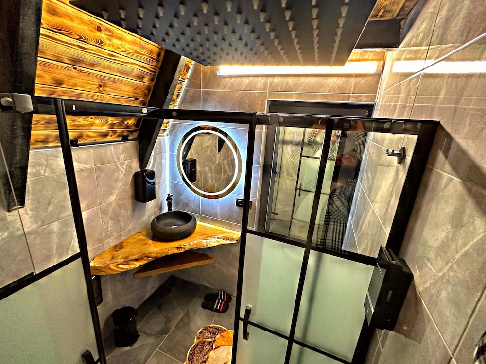 Luxury Suite, Jetted Tub, River View photo 3