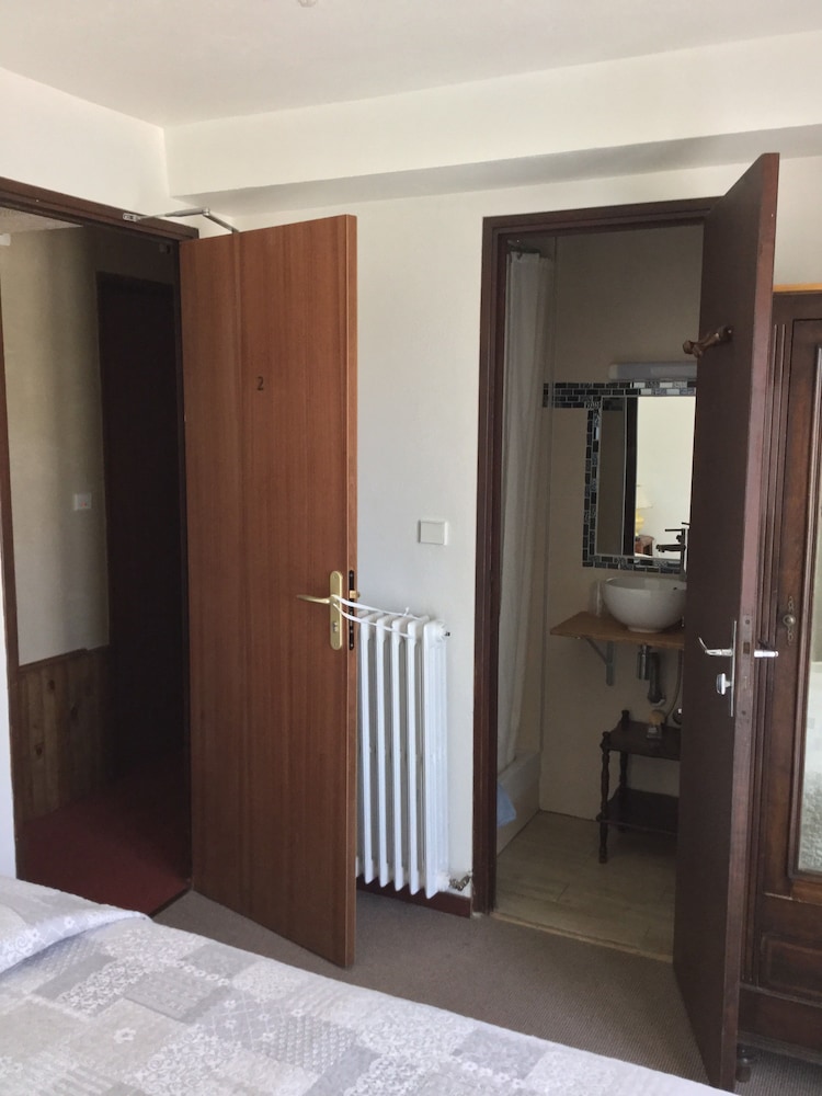 Double or Twin Room - Photo 6