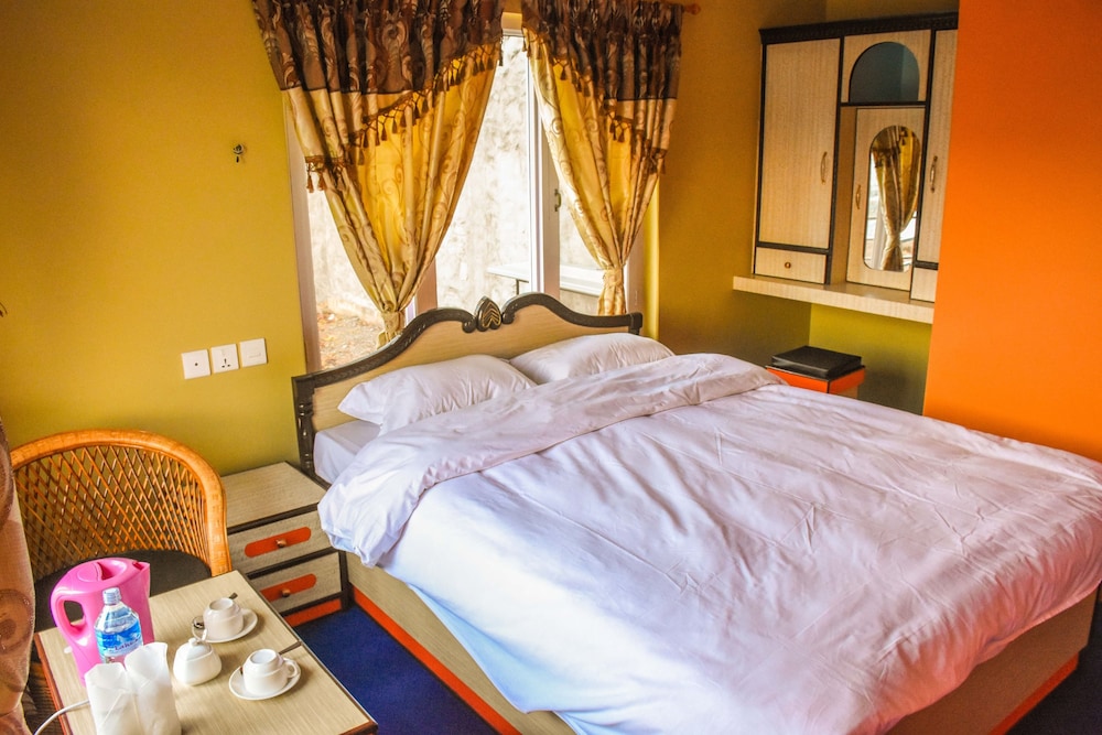Classic Suite, 1 King Bed, Patio, Mountain View photo 1