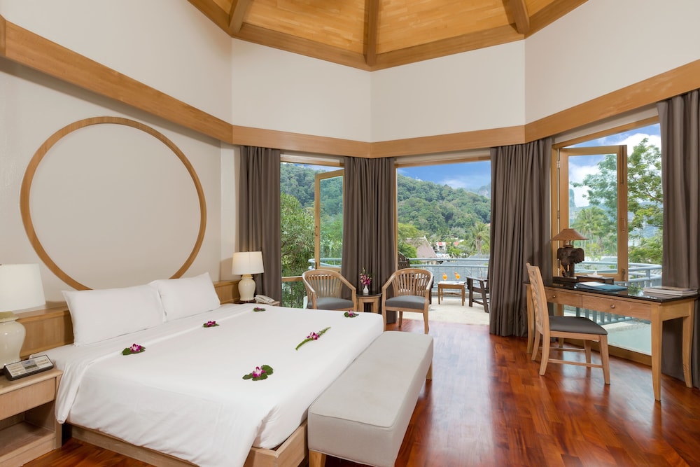 Luxury Grand Room