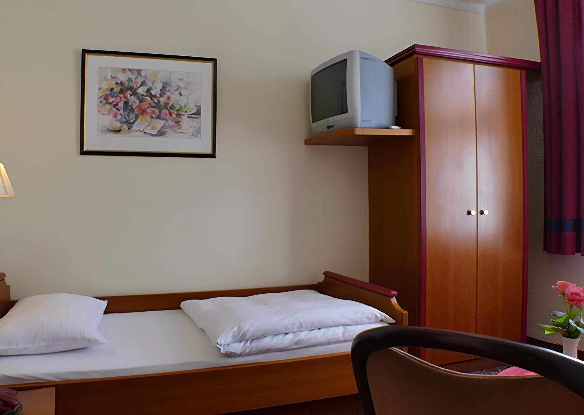 Single Room photo 2