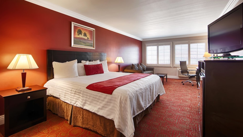 Suite, 1 King Bed, Non Smoking, Refrigerator & Microwave
