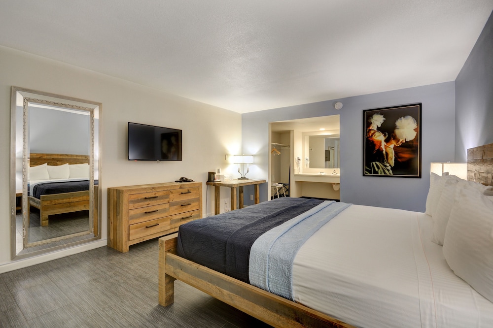 Deluxe Room, 1 King Bed - Photo 6