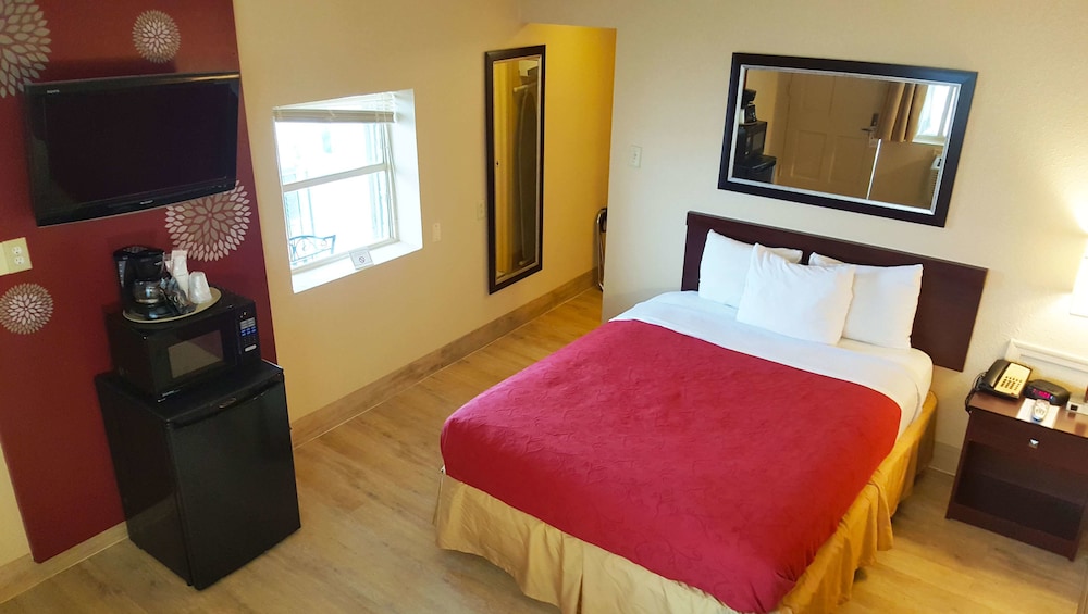 Classic Room, 1 Queen Bed, City View photo 3