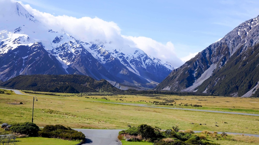 Mt Cook Lodge Room Valley View with 1 King Bed photo 2