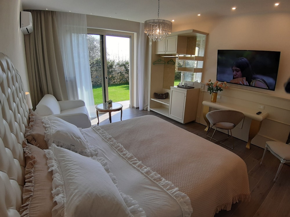 Deluxe Triple Room, Garden View, Annex Building (Via di murlo, 10/E) photo 3